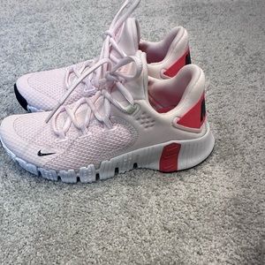 Pink Nike metcon 4